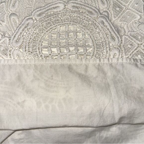 BR L Luxury Elegant Ivory Crochet Lace Back Button Keyhole Sleeveless Shell - Picture 13 of 15